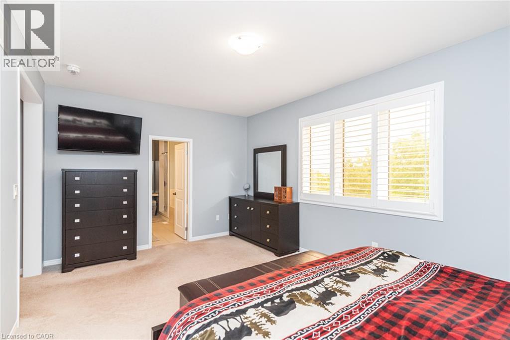 31 LARRY Crescent - 32