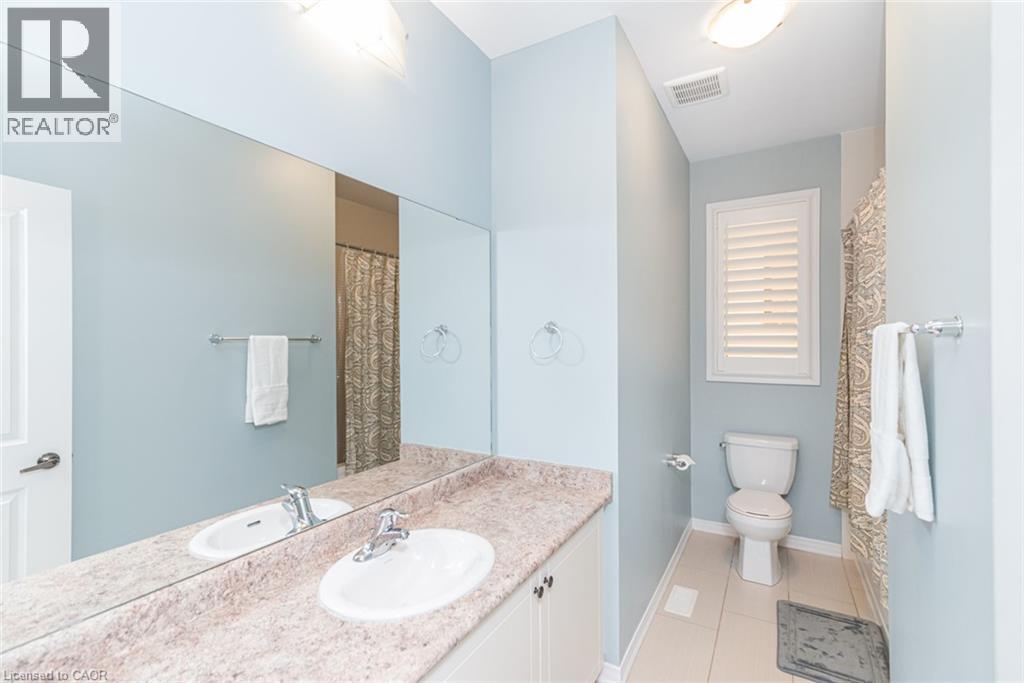 31 LARRY Crescent - 34