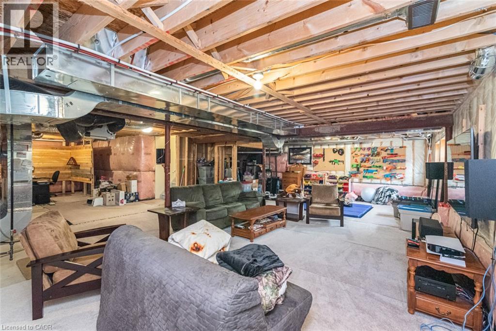 31 LARRY Crescent - 35