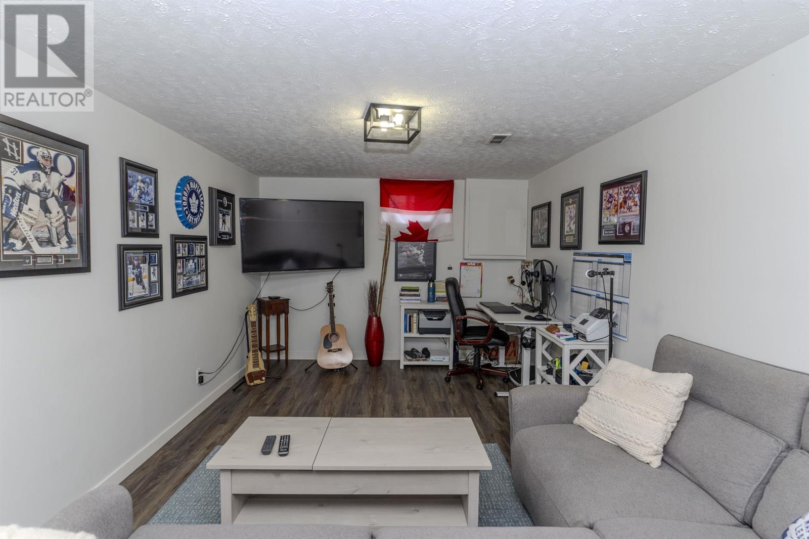 386 Lambton PL - 32