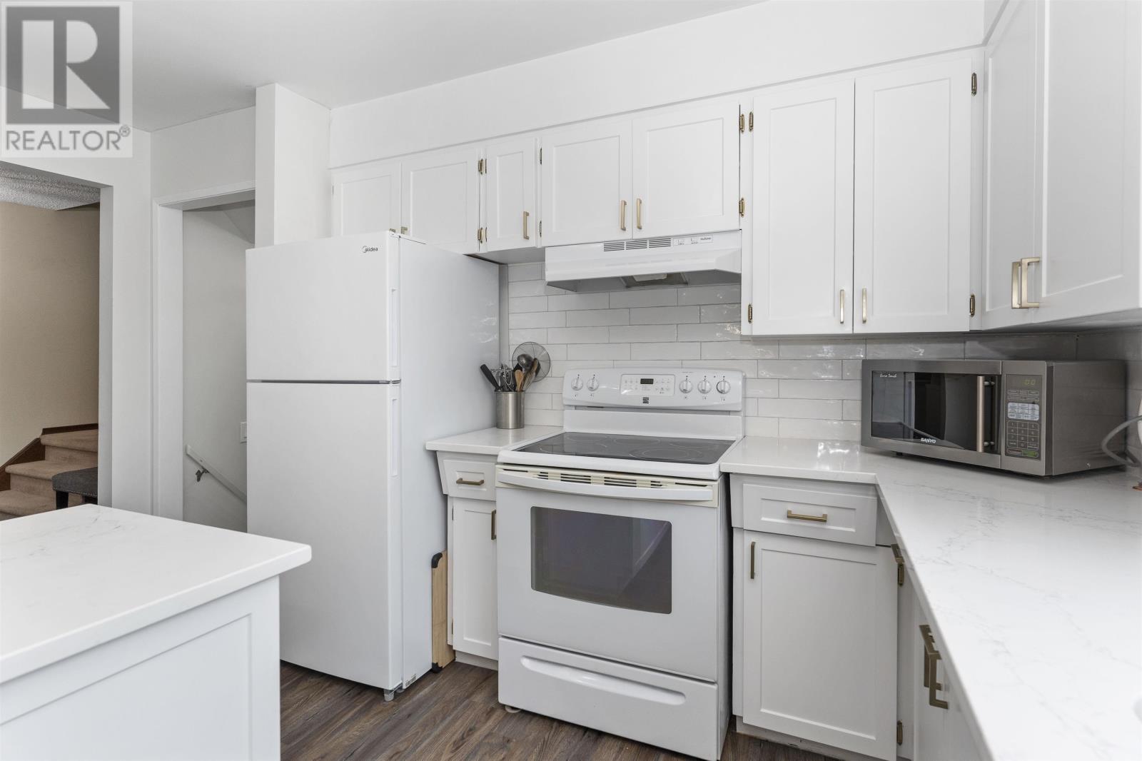 386 Lambton PL - 4