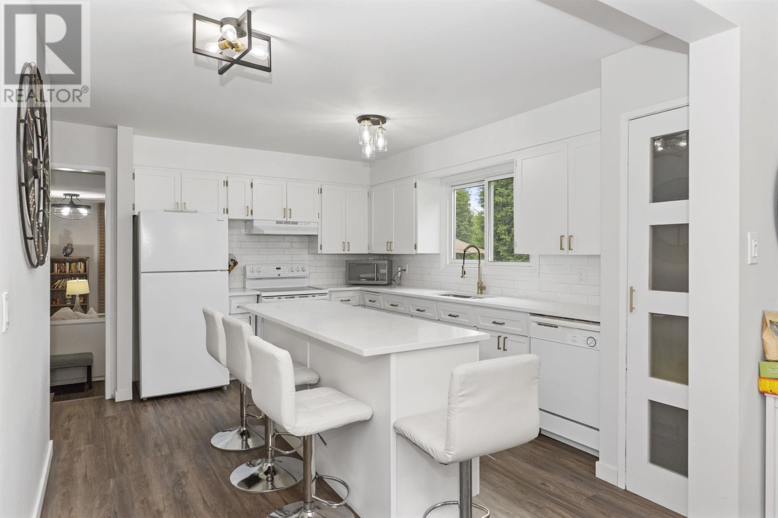 386 Lambton PL - 5