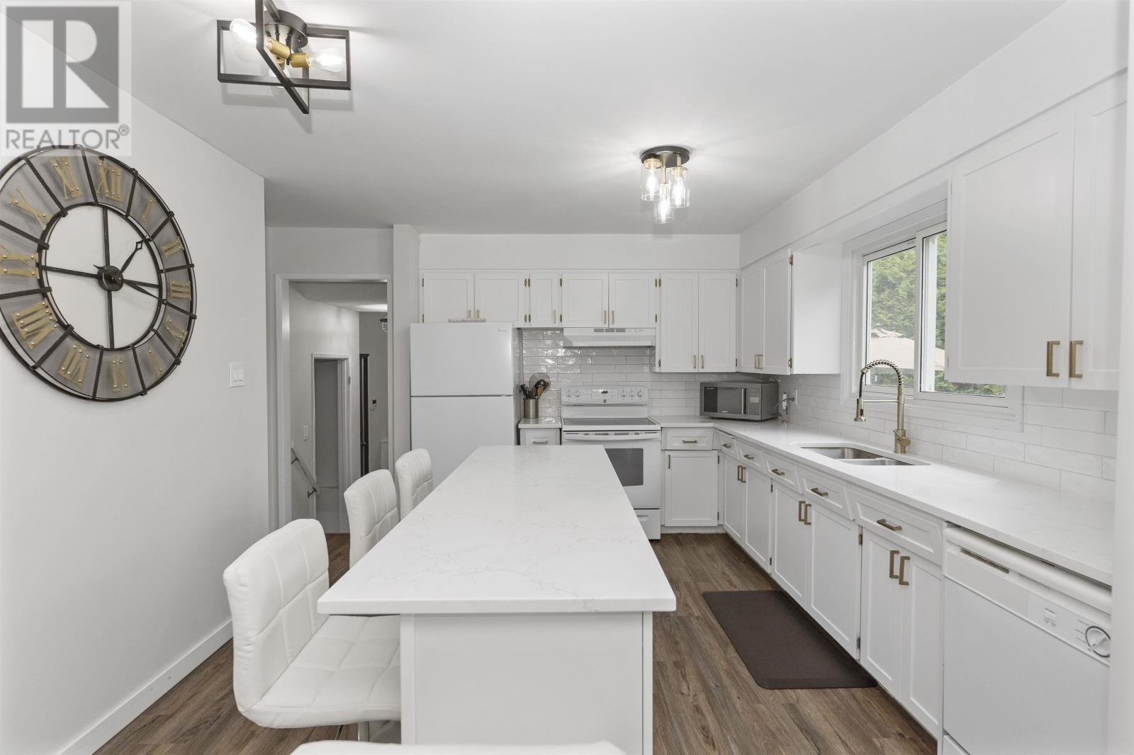 386 Lambton PL - 7