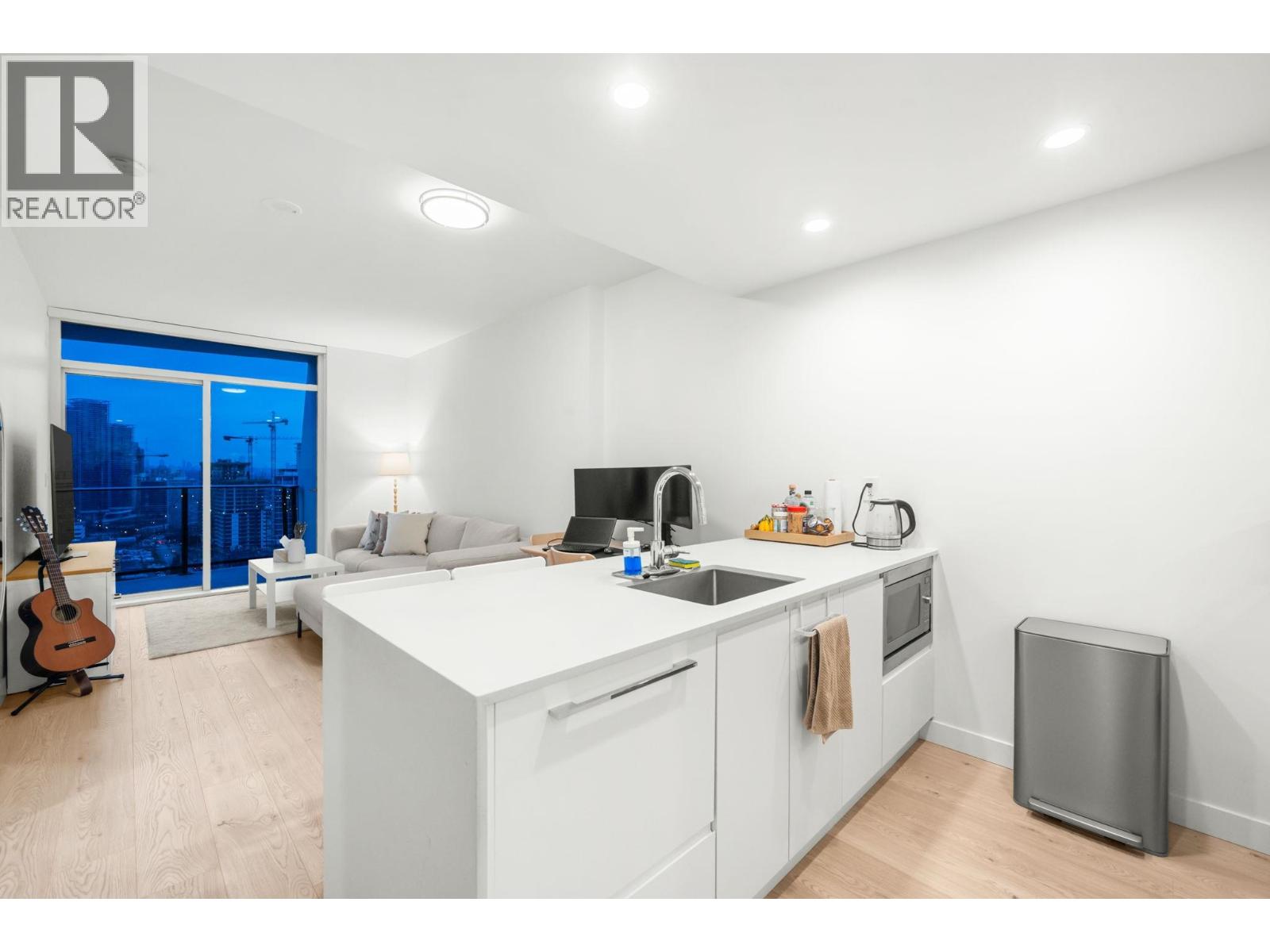 1 Bed, 1 Bath House for Sale in Burnaby – 2607 2181 MADISON AVENUE, Burnaby – MLS# R3147184 - Image 8