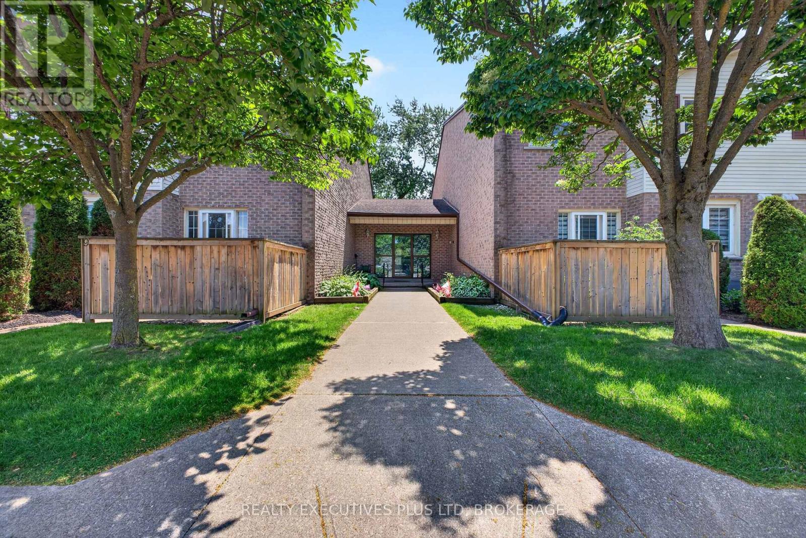 #6 6044 SWAYZE DRIVE - 33