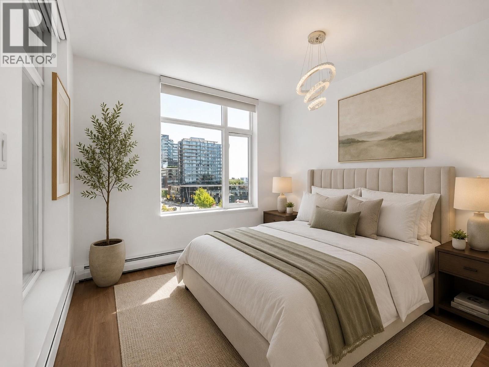 802 158 W 13TH STREET, North Vancouver