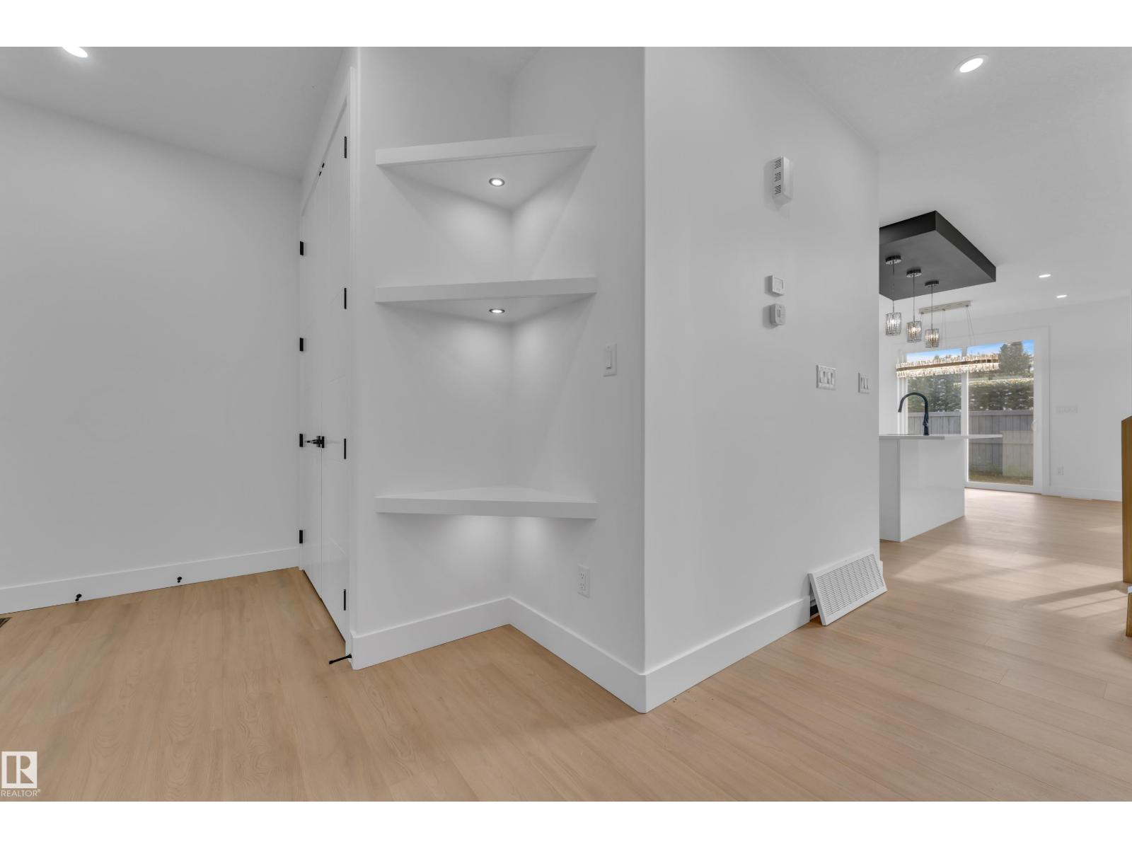 4303 35 ST - 11