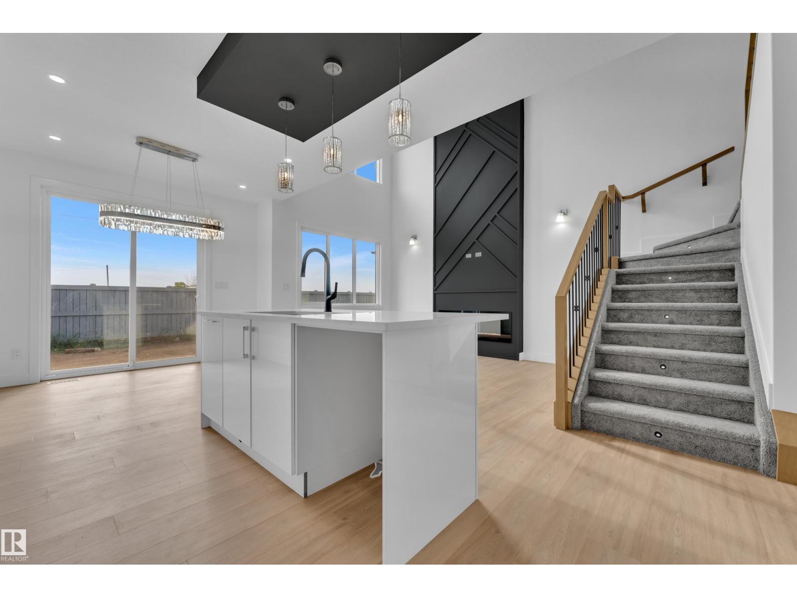 4303 35 ST - 24