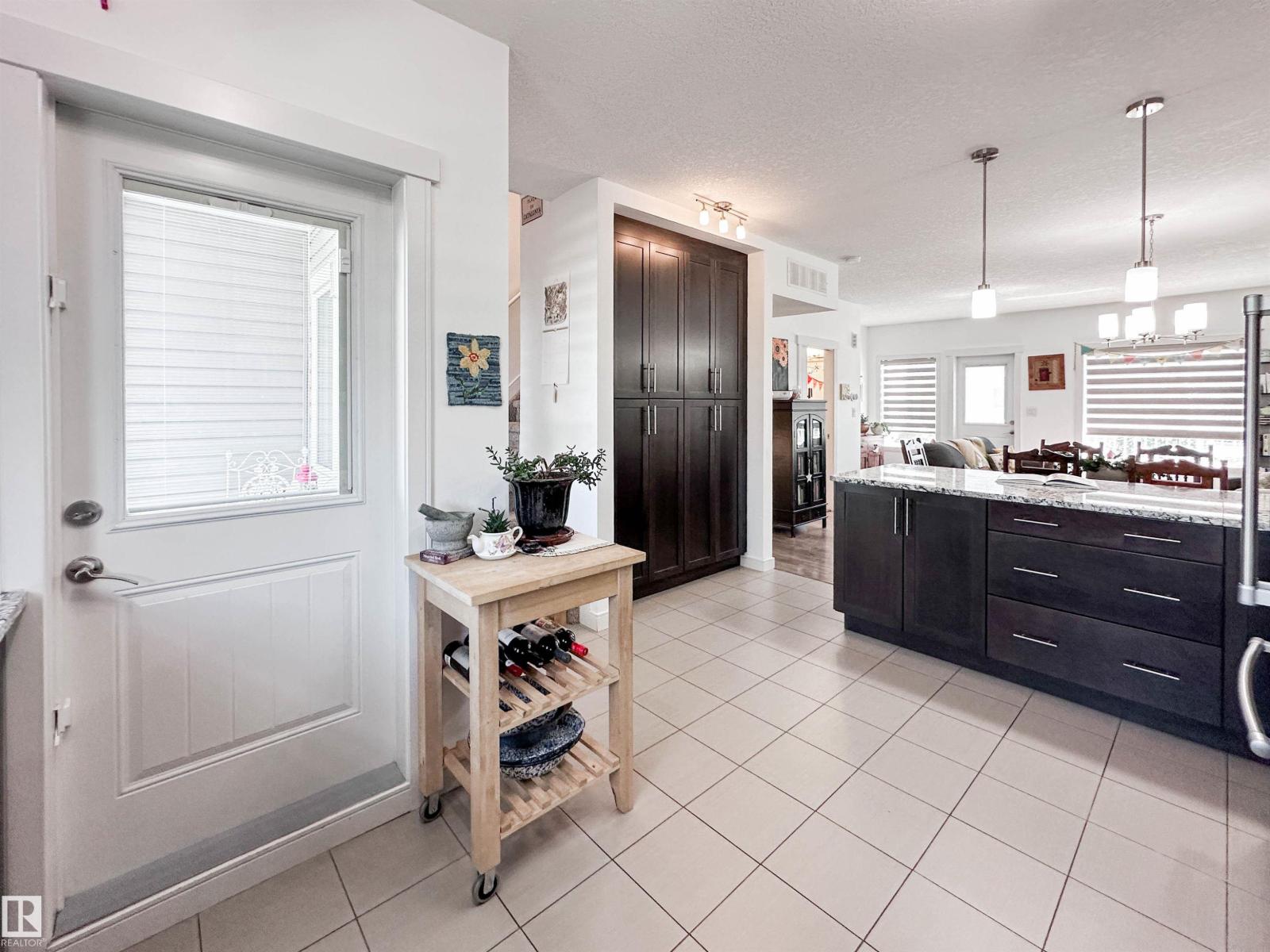 #11 150 EVERITT DR - 10