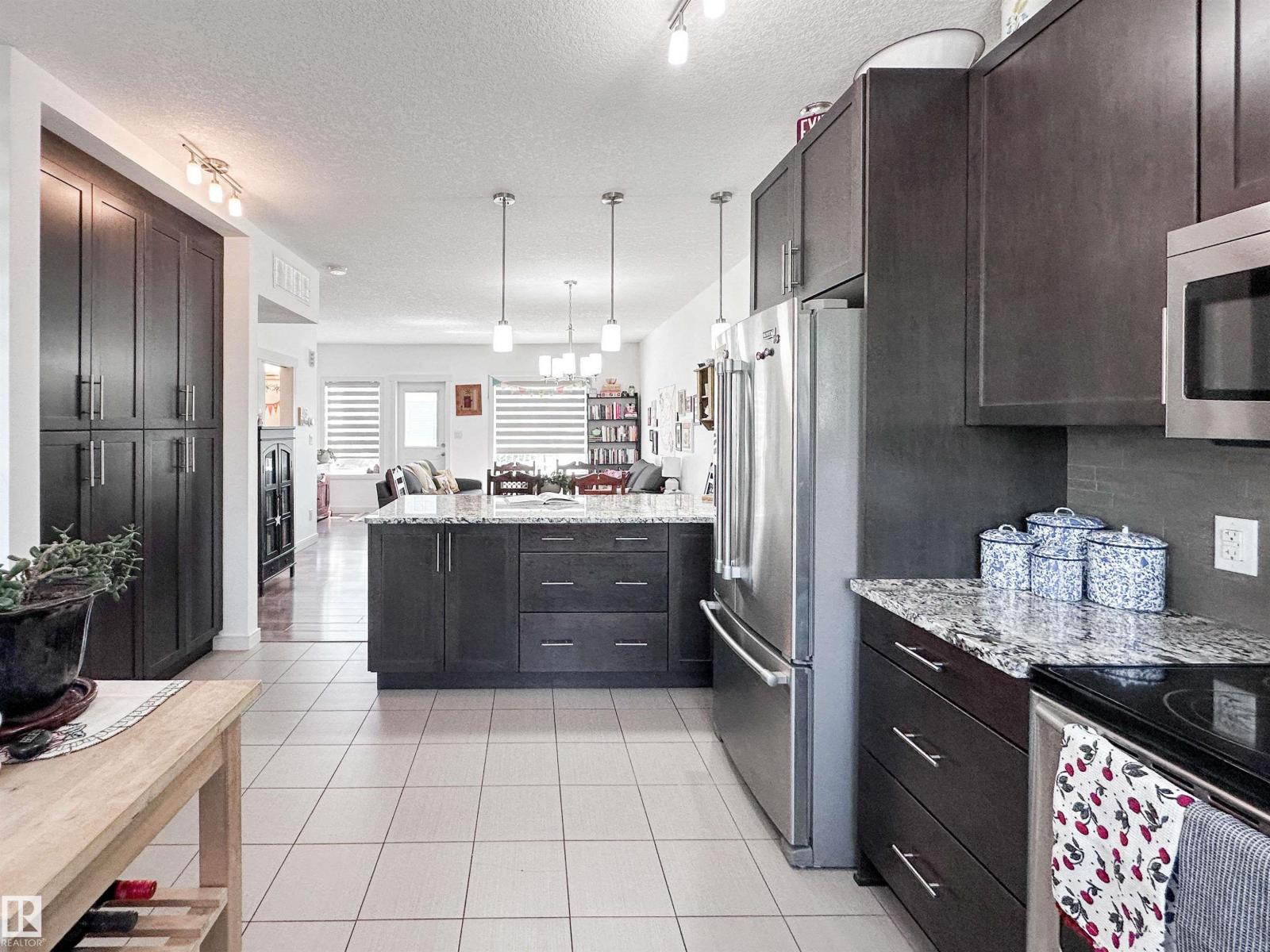 #11 150 EVERITT DR - 12