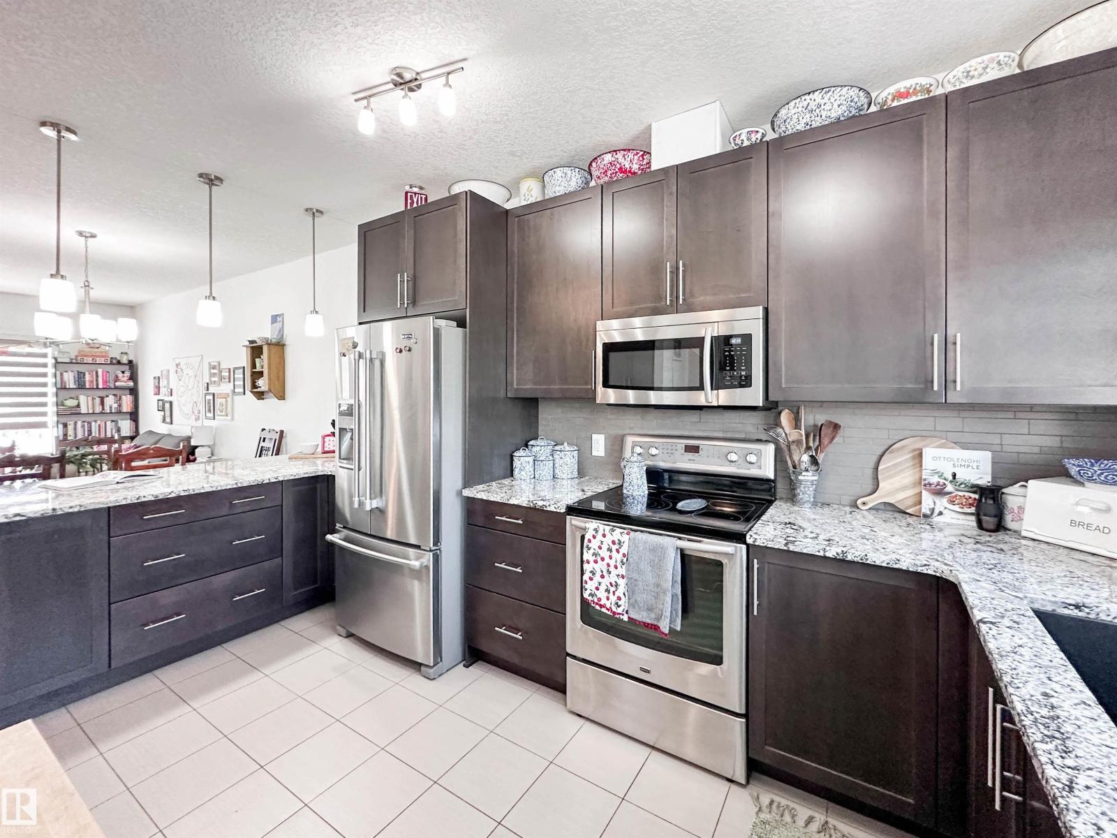 #11 150 EVERITT DR - 14