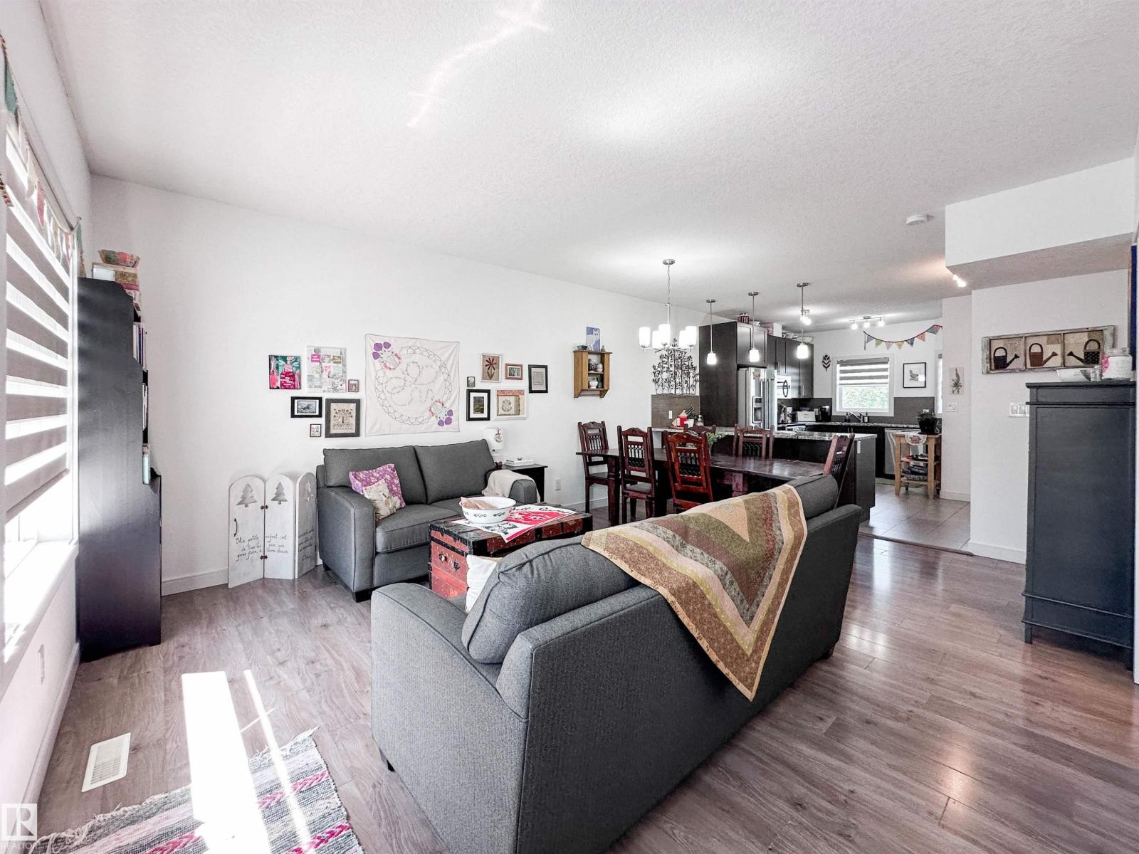 #11 150 EVERITT DR - 19