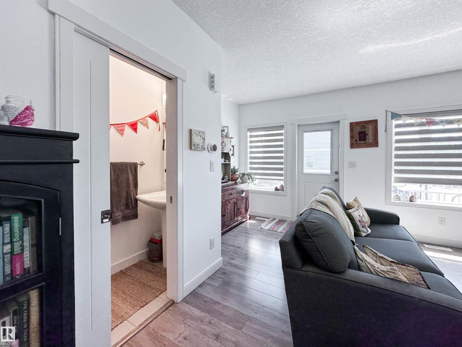 #11 150 EVERITT DR - 22