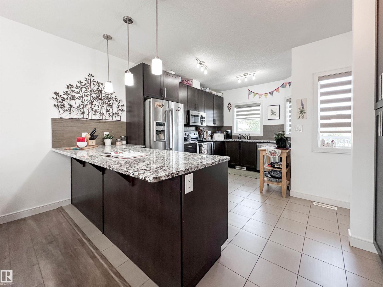 #11 150 EVERITT DR - 3
