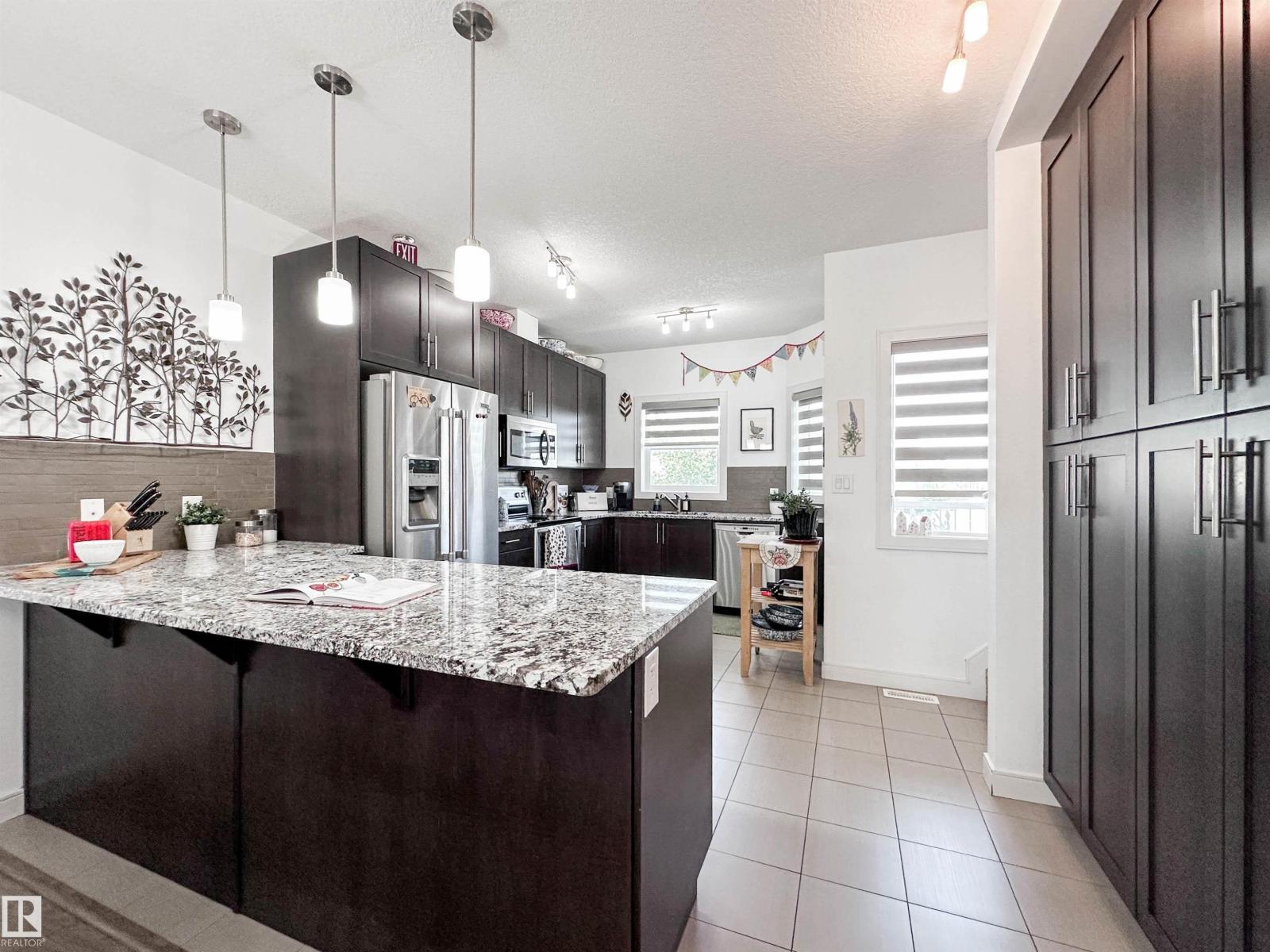 #11 150 EVERITT DR - 4