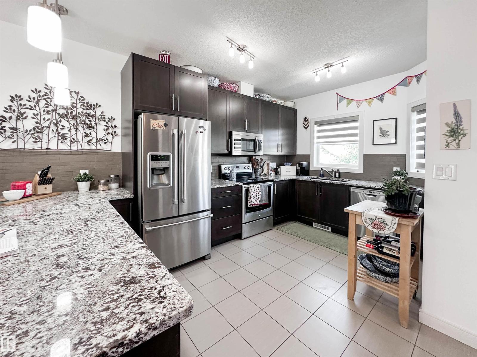 #11 150 EVERITT DR - 5