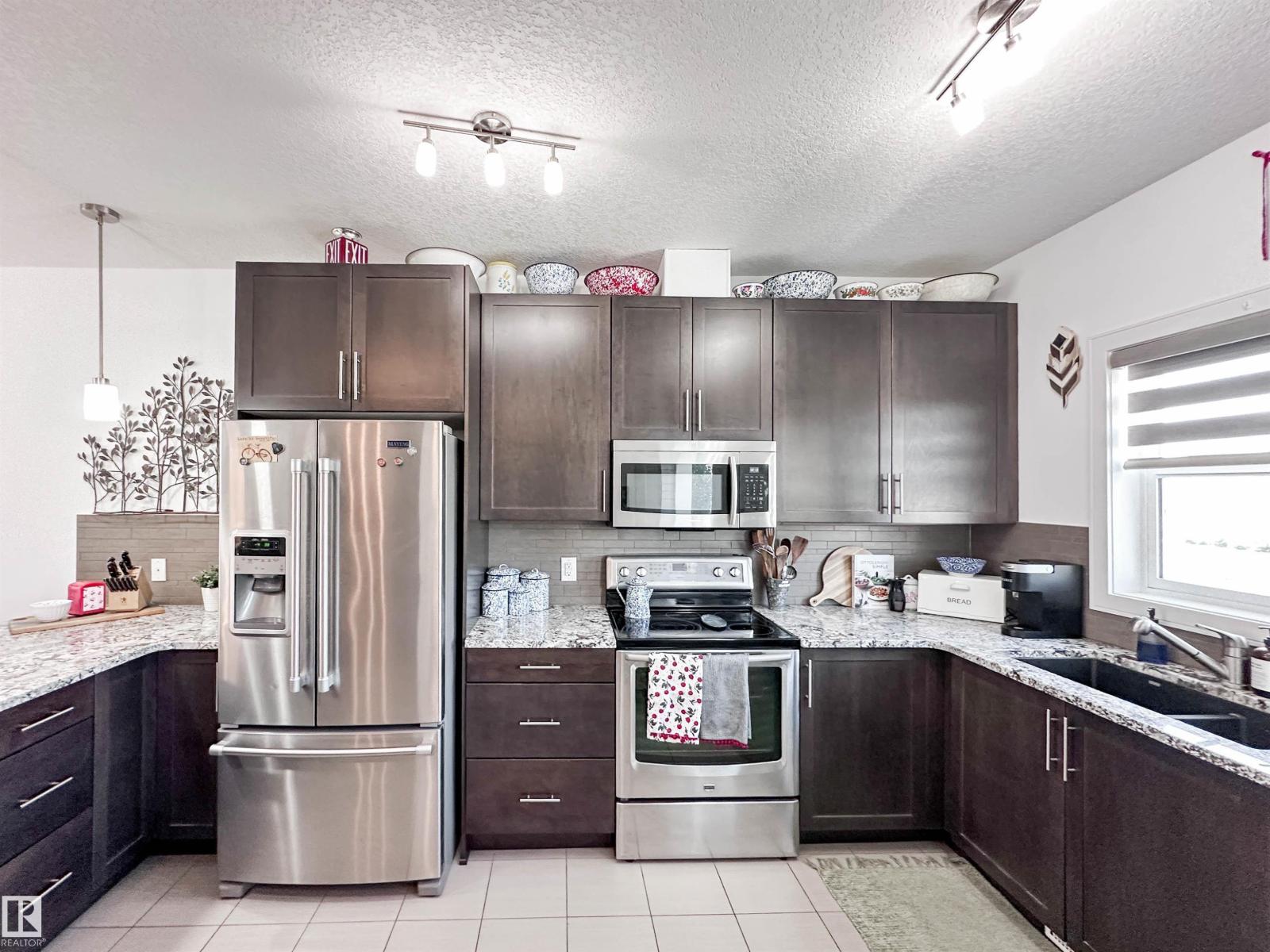 #11 150 EVERITT DR - 6