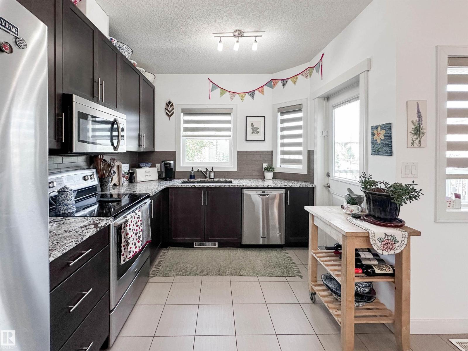 #11 150 EVERITT DR - 8