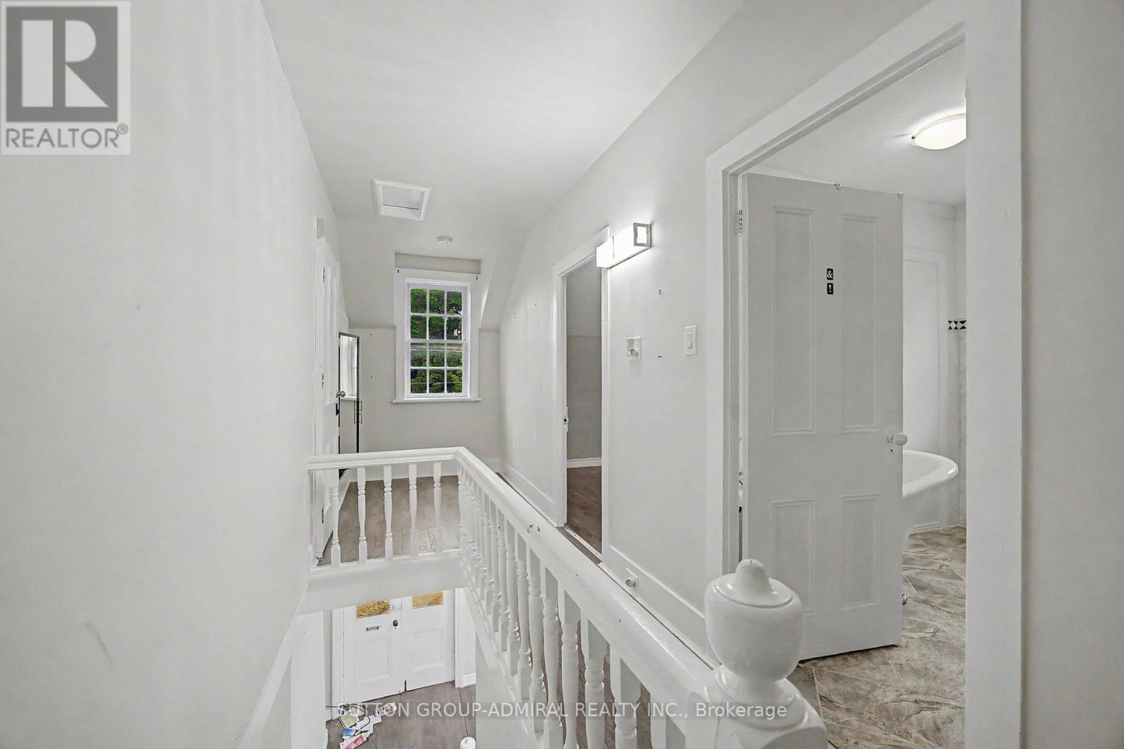 62 CENTRE STREET W - 32