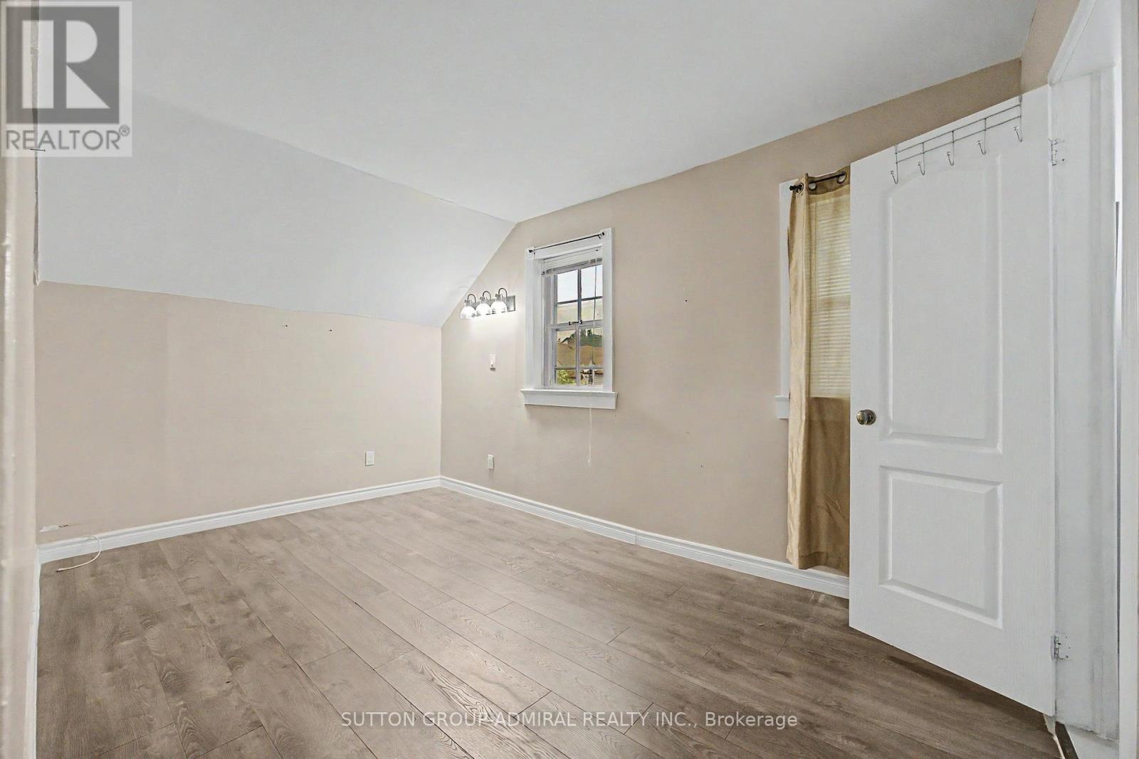 62 CENTRE STREET W - 34