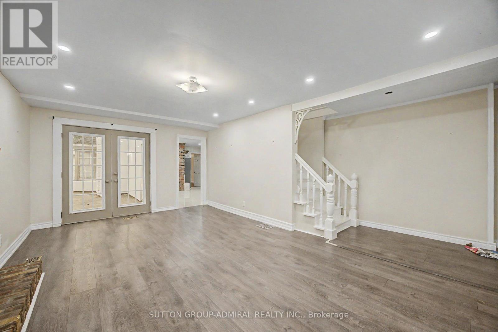62 CENTRE STREET W - 9