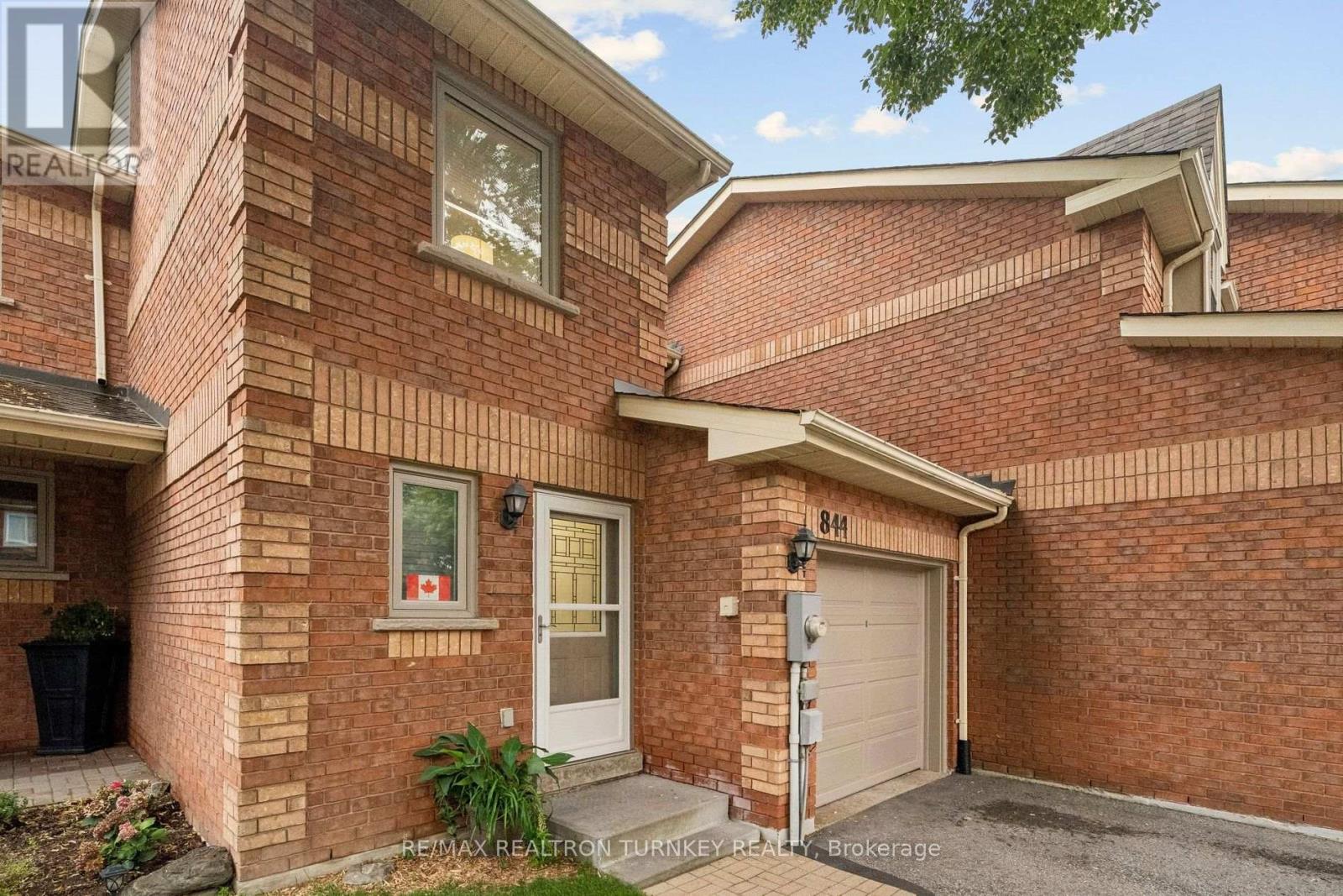 844 PLAYTER CRESCENT - 2