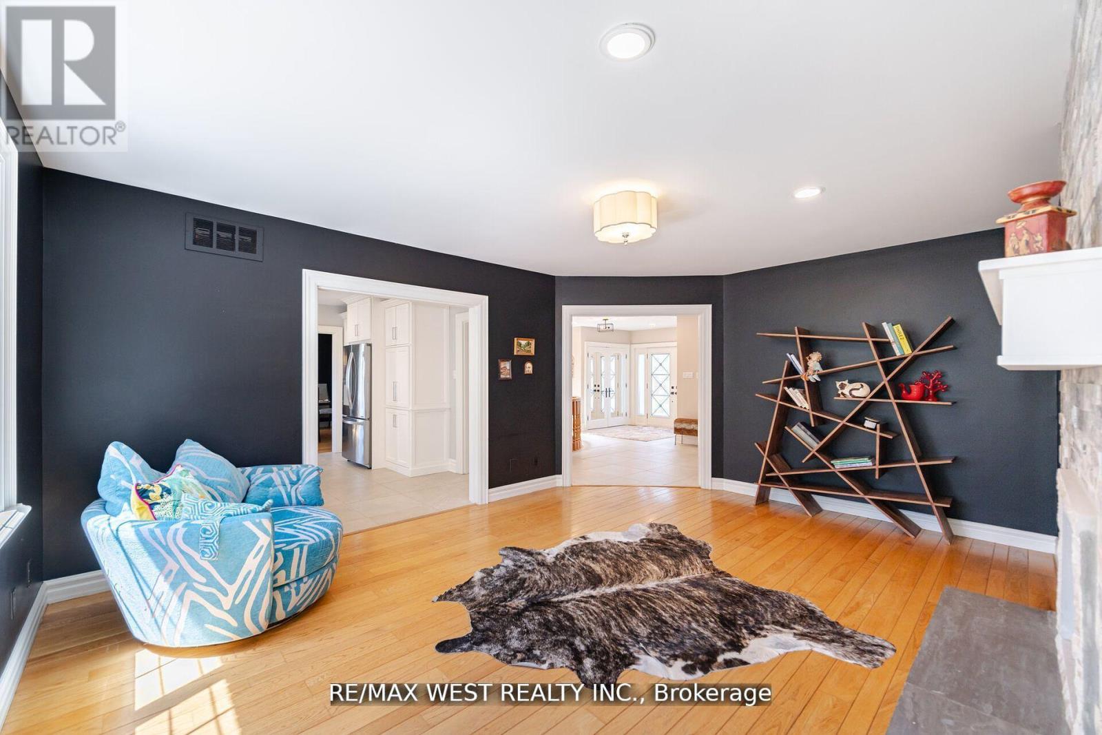 7 STEWART CRESCENT - 10