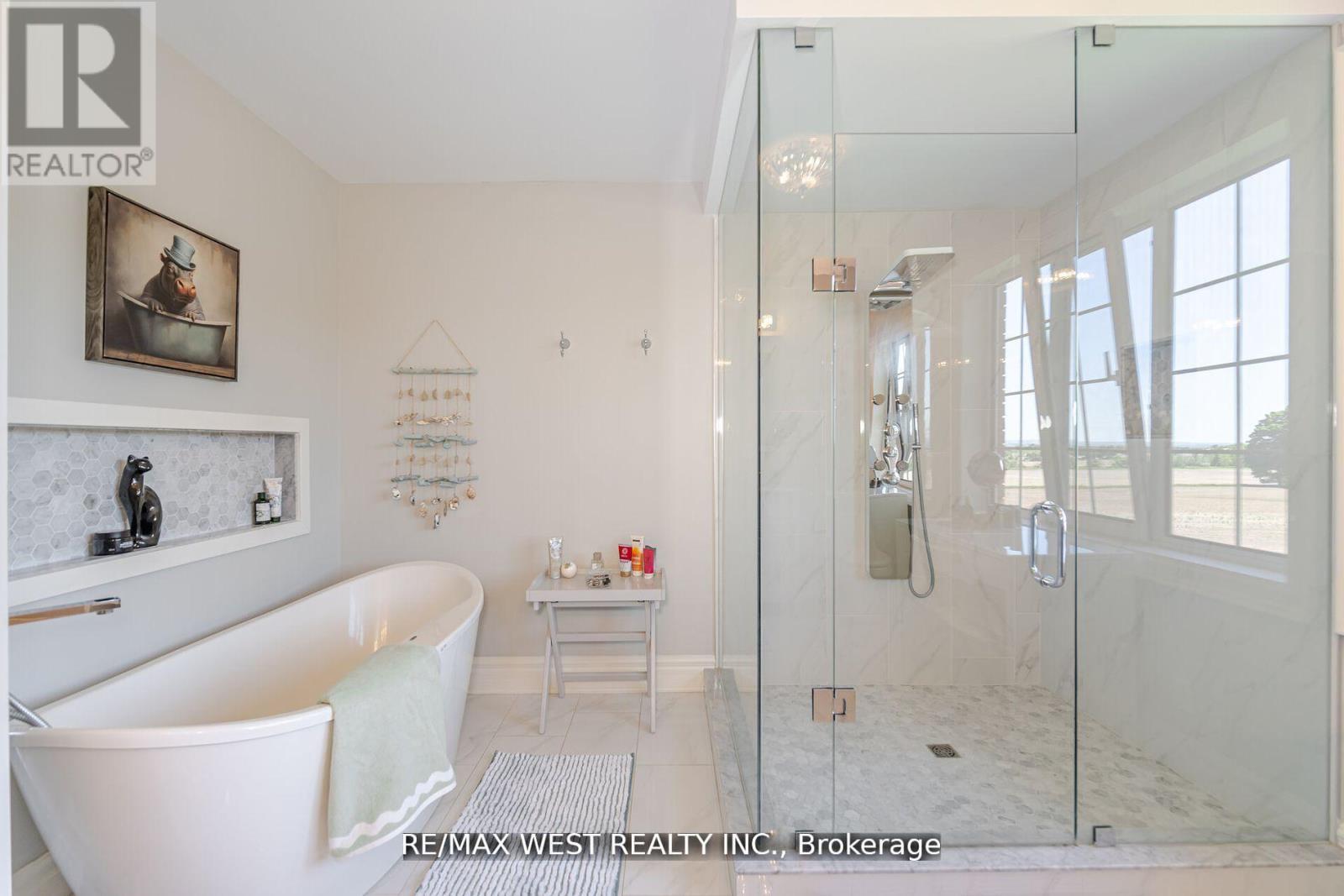 7 STEWART CRESCENT - 17