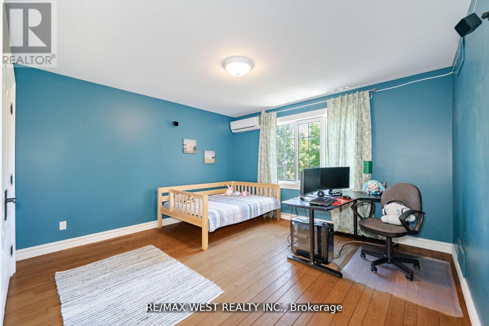 7 STEWART CRESCENT - 18