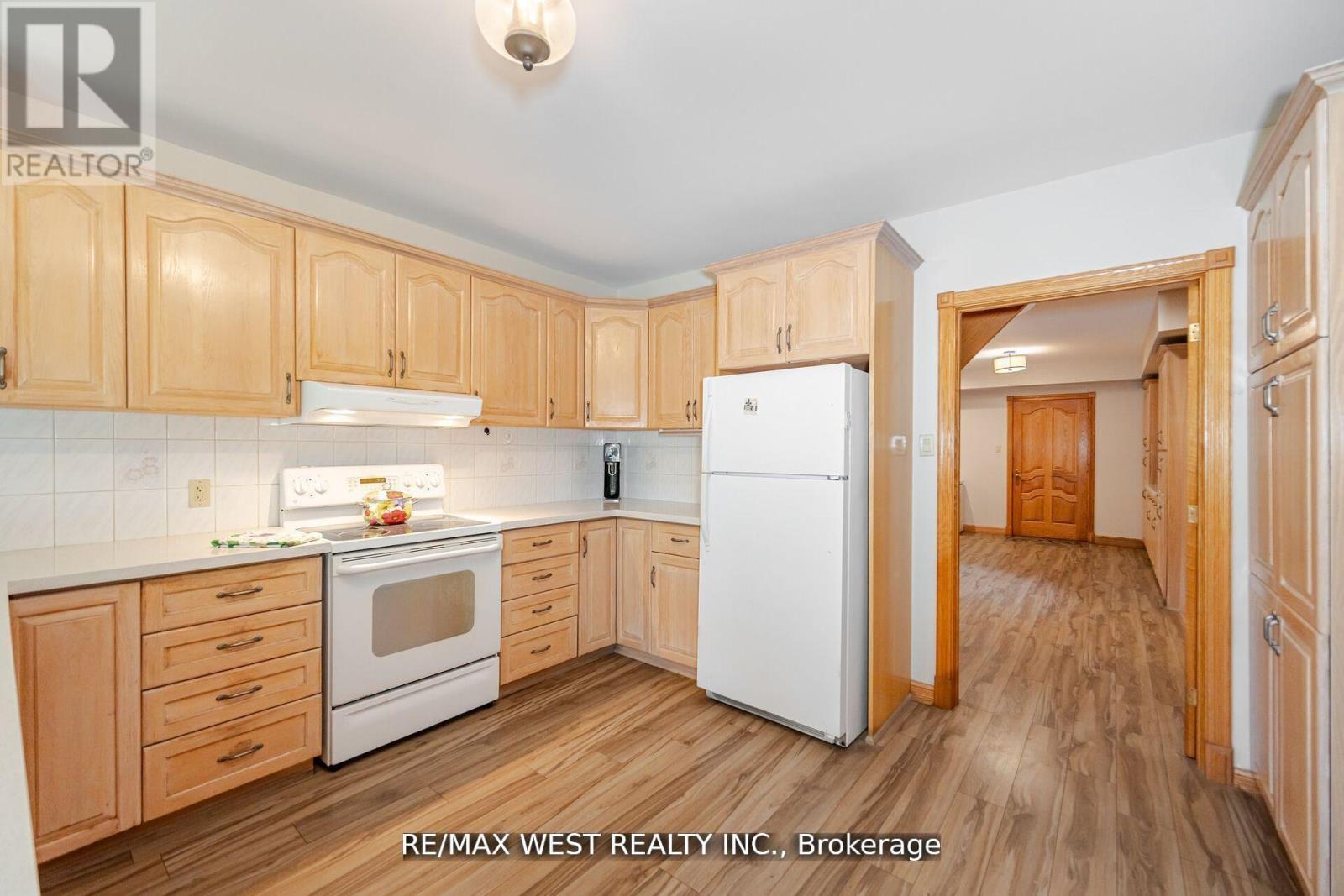 7 STEWART CRESCENT - 26