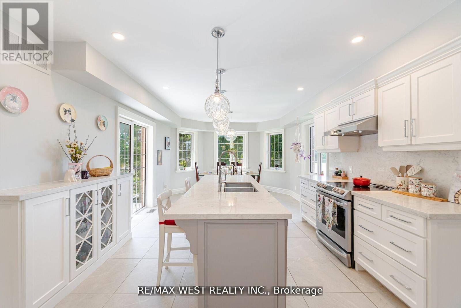 7 STEWART CRESCENT - 7