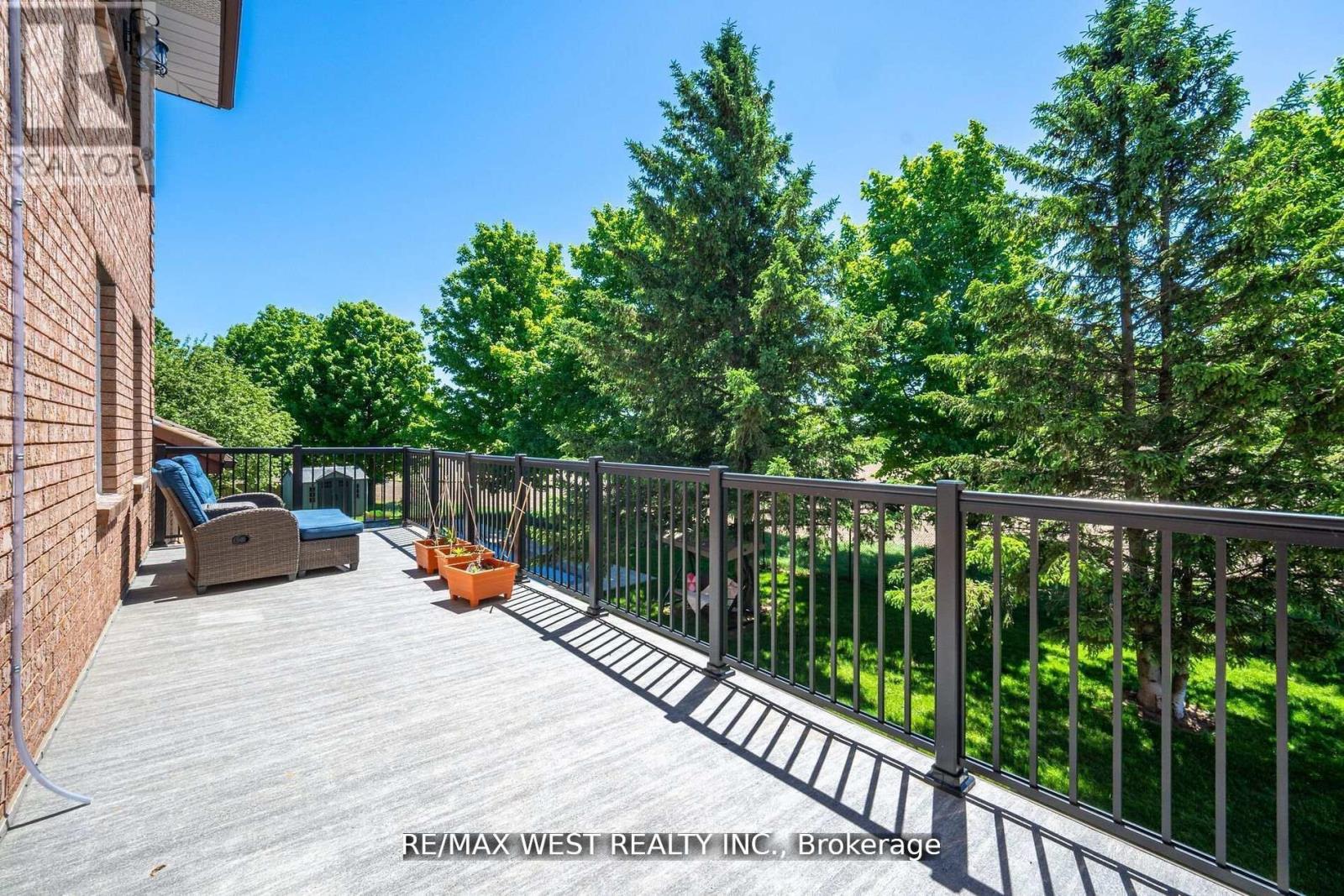7 STEWART CRESCENT - 9