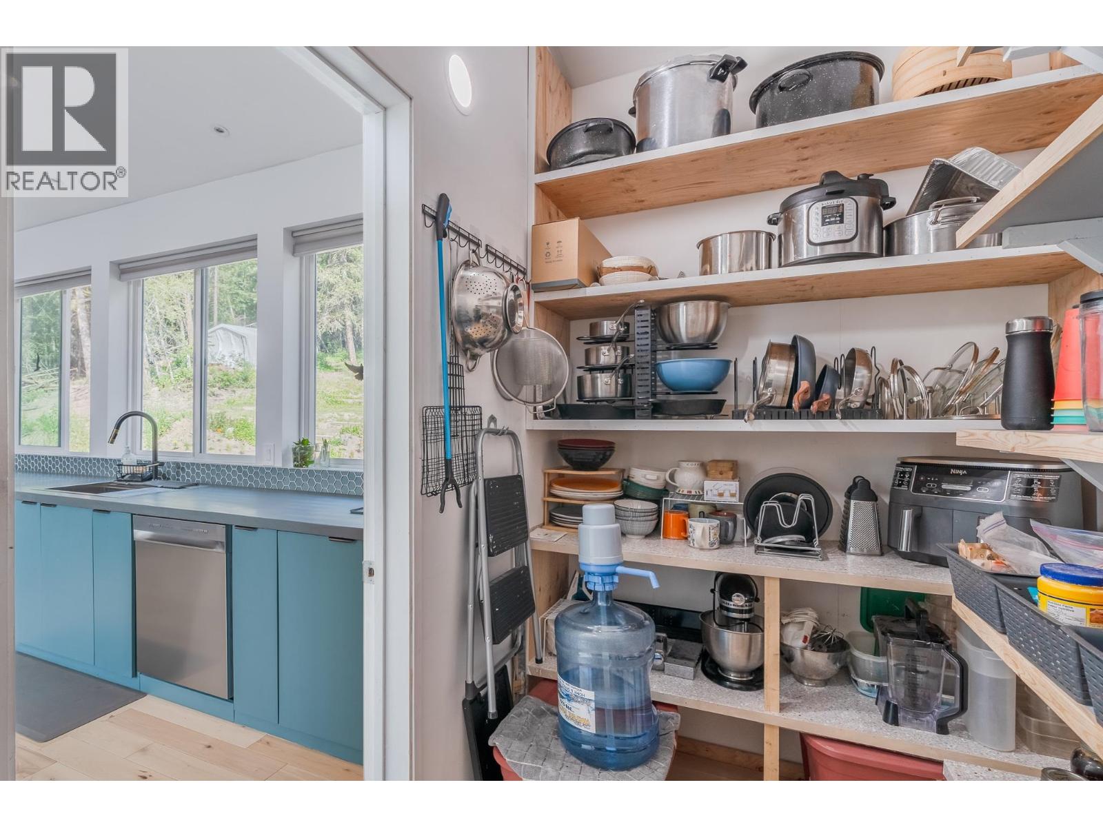 6282 HILLSIDE DRIVE - 10