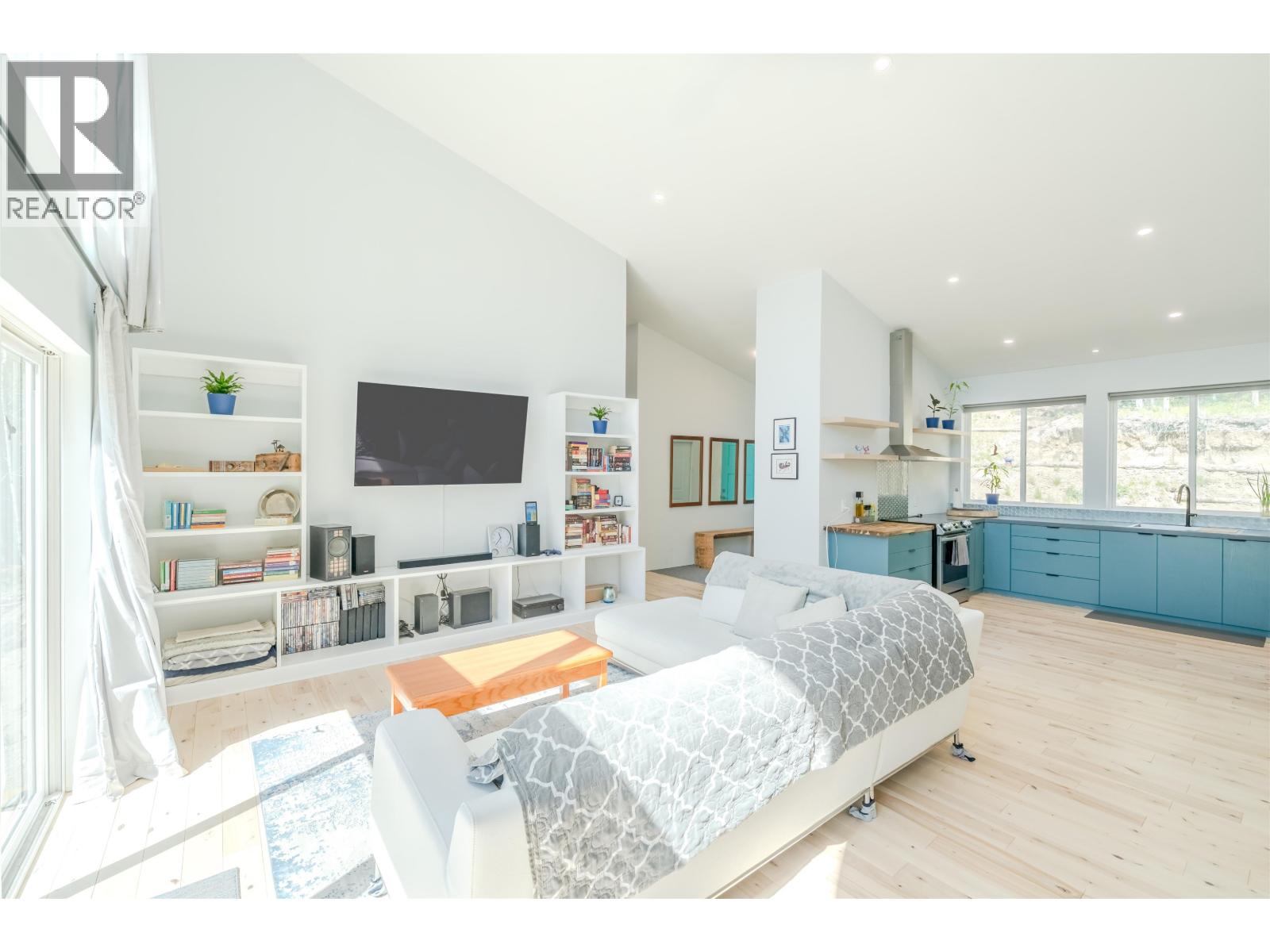 6282 HILLSIDE DRIVE - 7