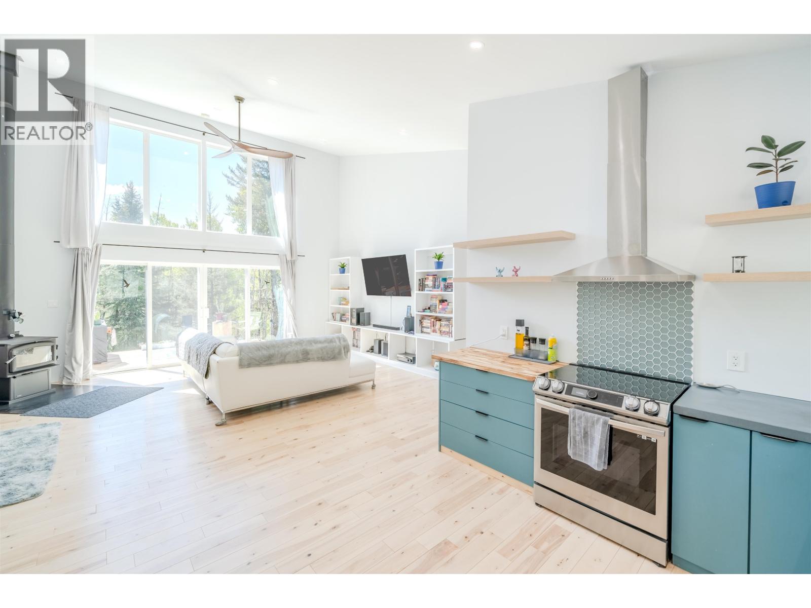 6282 HILLSIDE DRIVE - Image 6