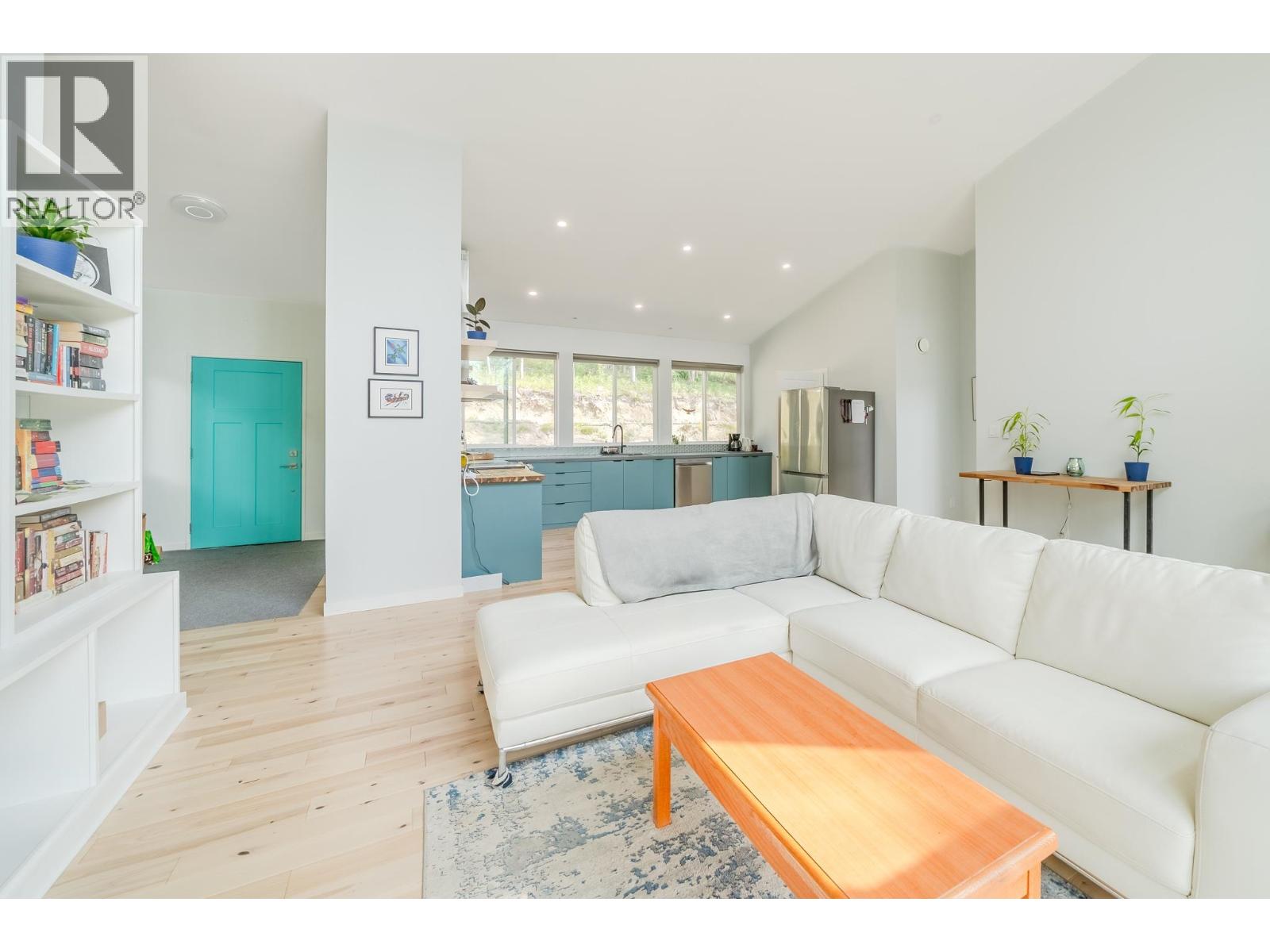 6282 HILLSIDE DRIVE - Image 8