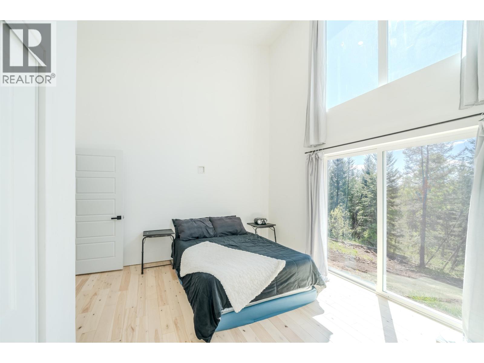 6282 HILLSIDE DRIVE - 20