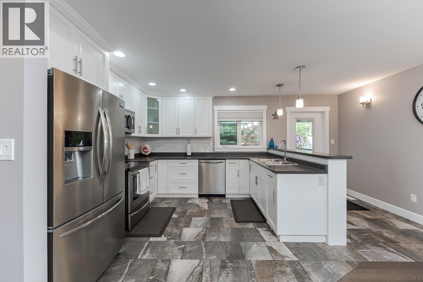 Photo 12 of 41 — 4061 ESTAVILLA DRIVE · Prince George, BC