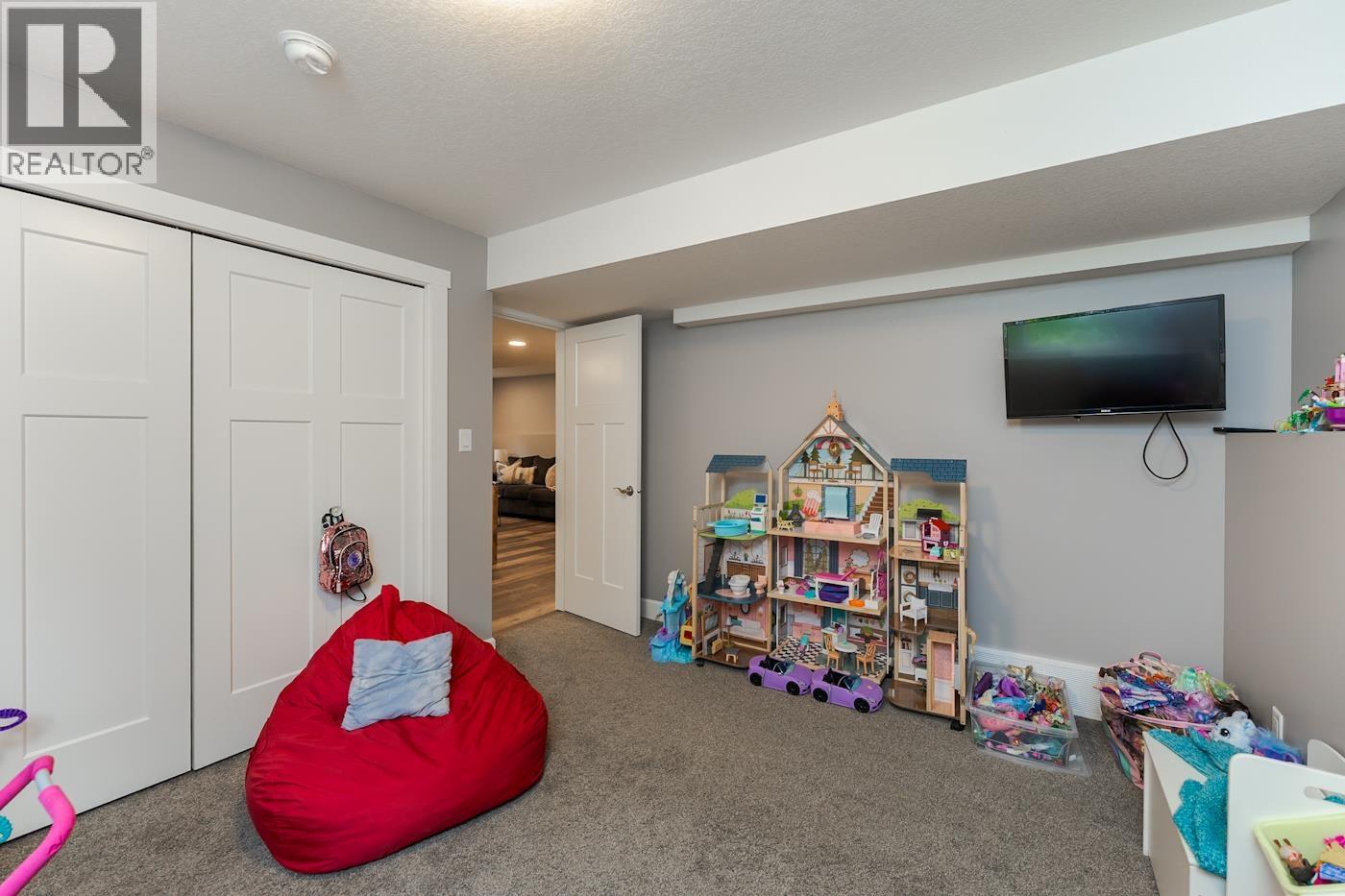 Photo 33 of 41 — 4061 ESTAVILLA DRIVE · Prince George, BC