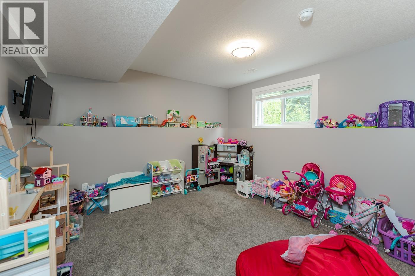 Photo 32 of 41 — 4061 ESTAVILLA DRIVE · Prince George, BC
