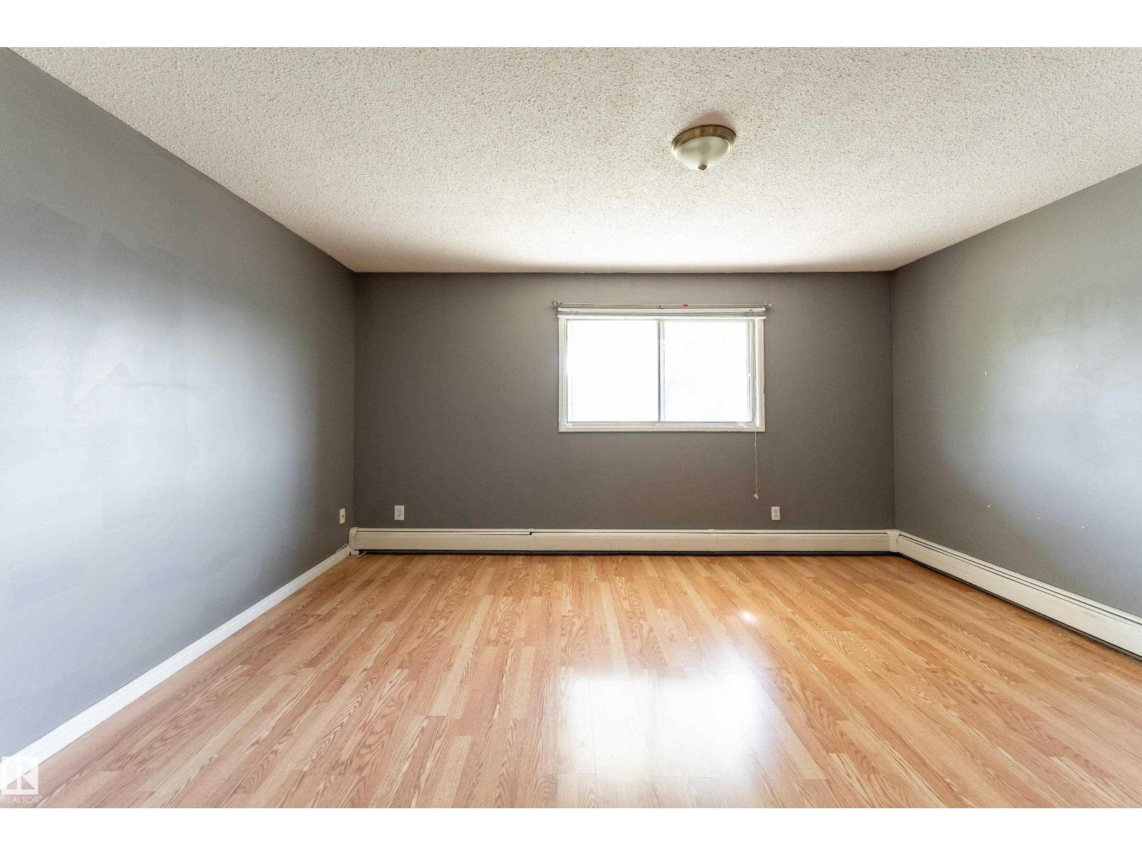 #2 10737 116 ST NW - 17