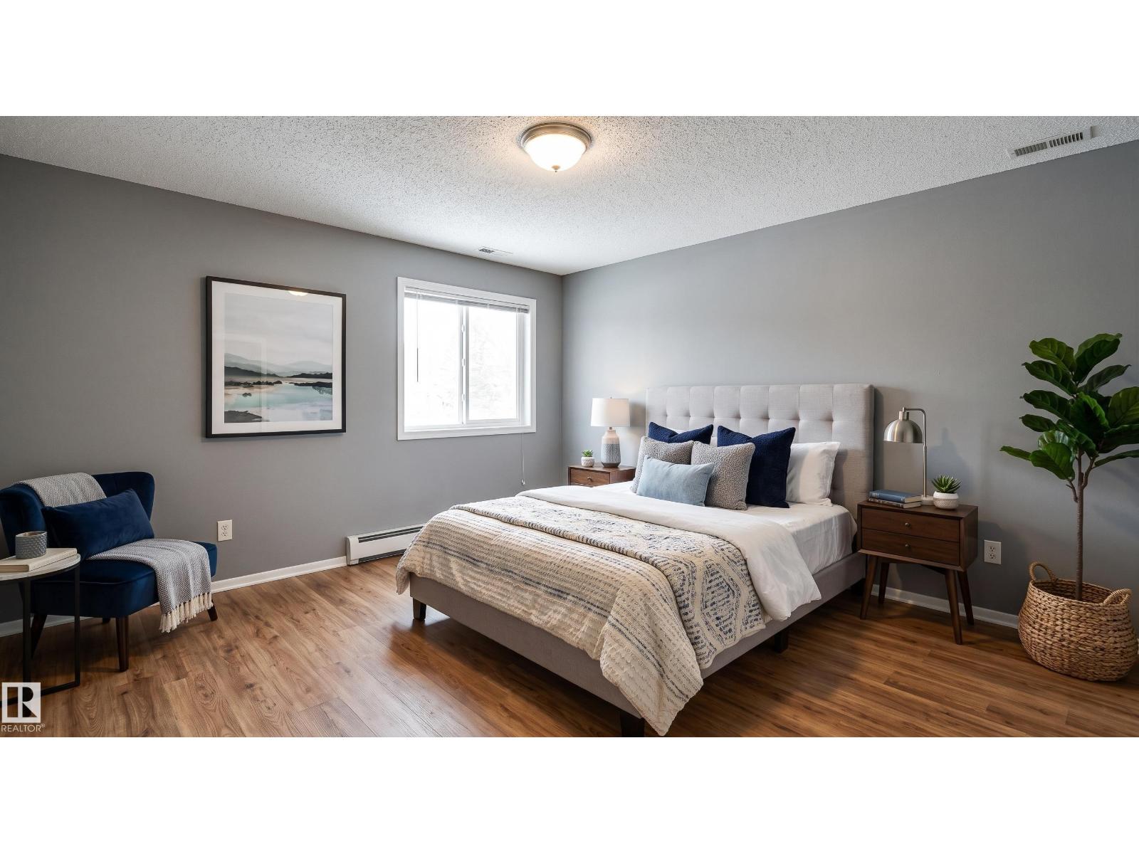 #2 10737 116 ST NW - 15