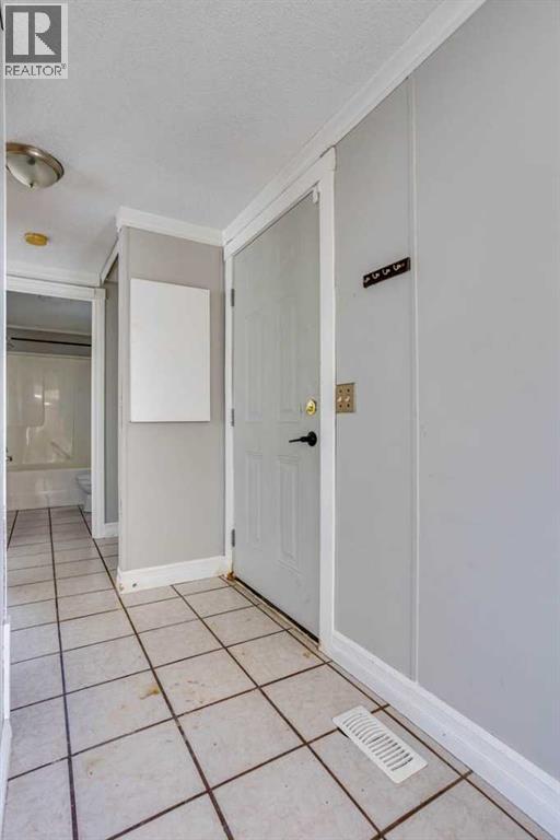 252 Grandview Crescent - 3