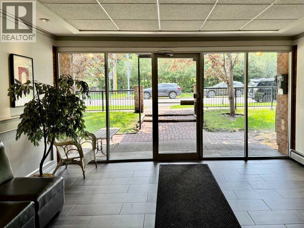 #314 808 Royal Avenue SW - 23