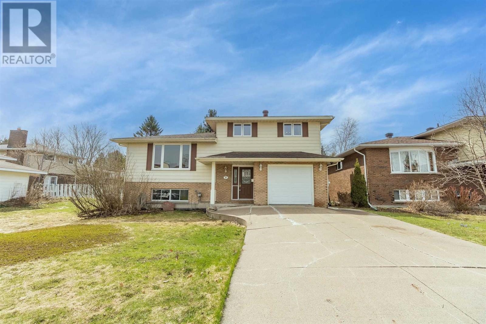7 Golf Range CRES - 1