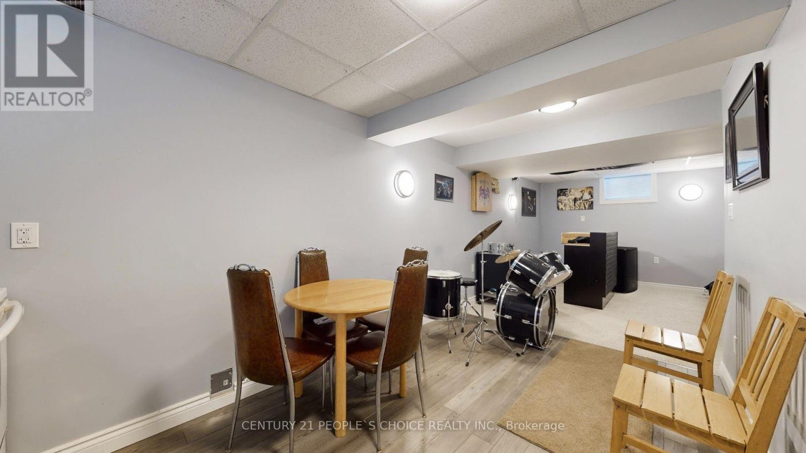 9 ROUGHLEY STREET - 28