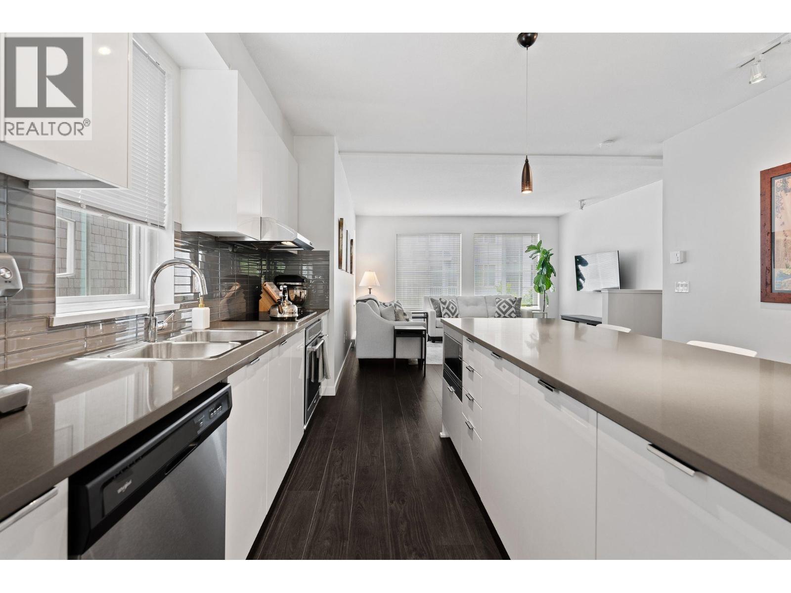 #126-5550 ADMIRAL Way, Delta