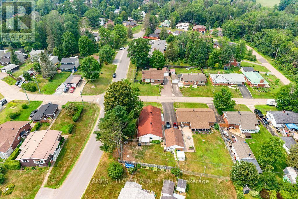 23 NEWTON CRESCENT - 44