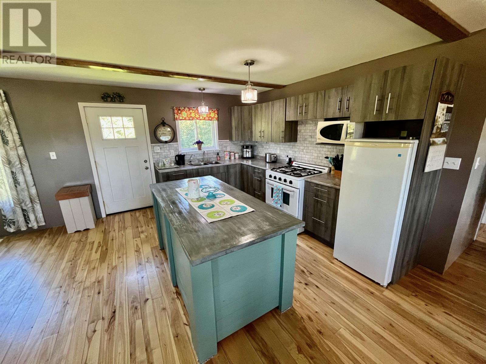 101 Adams RD - 9