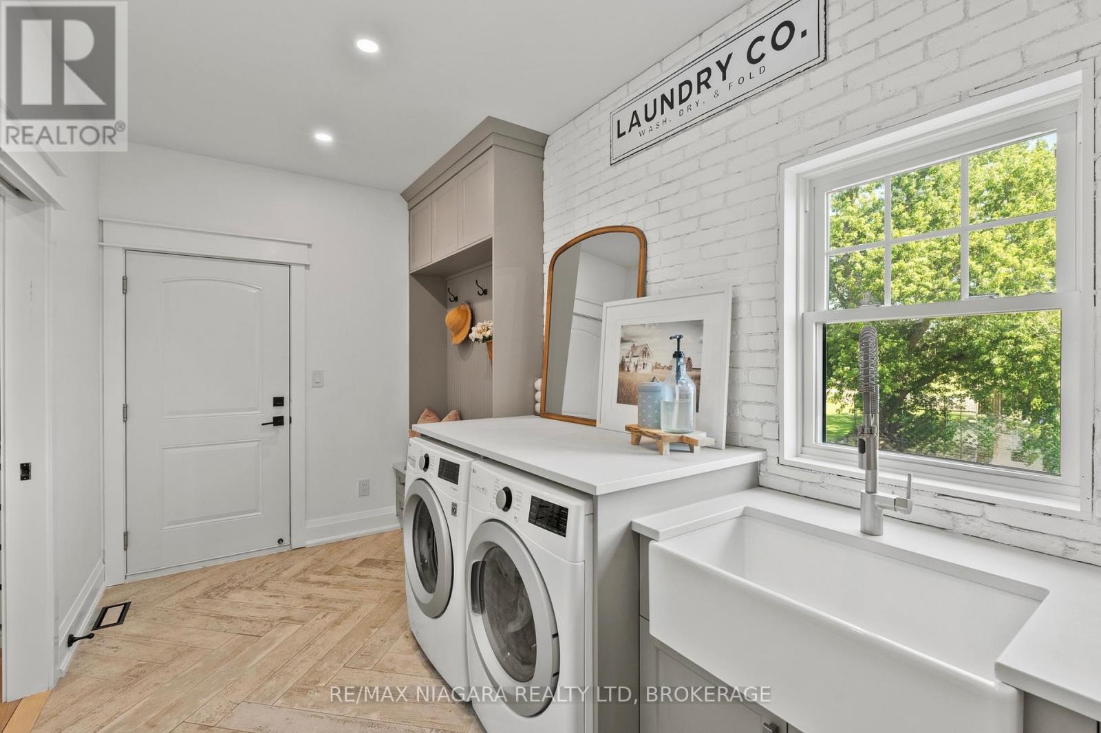 1519 MERRITTVILLE - Image 29